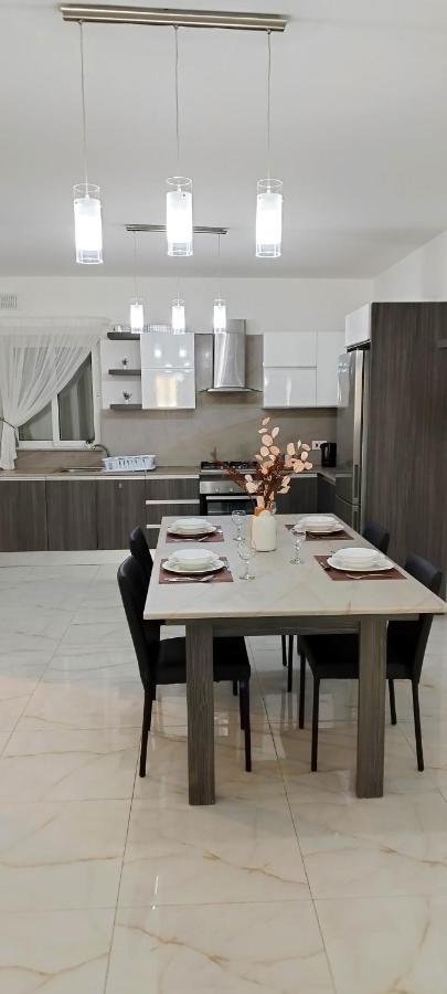 Large And Modern Apartment In The Centre Of Malta Mosta Exterior photo