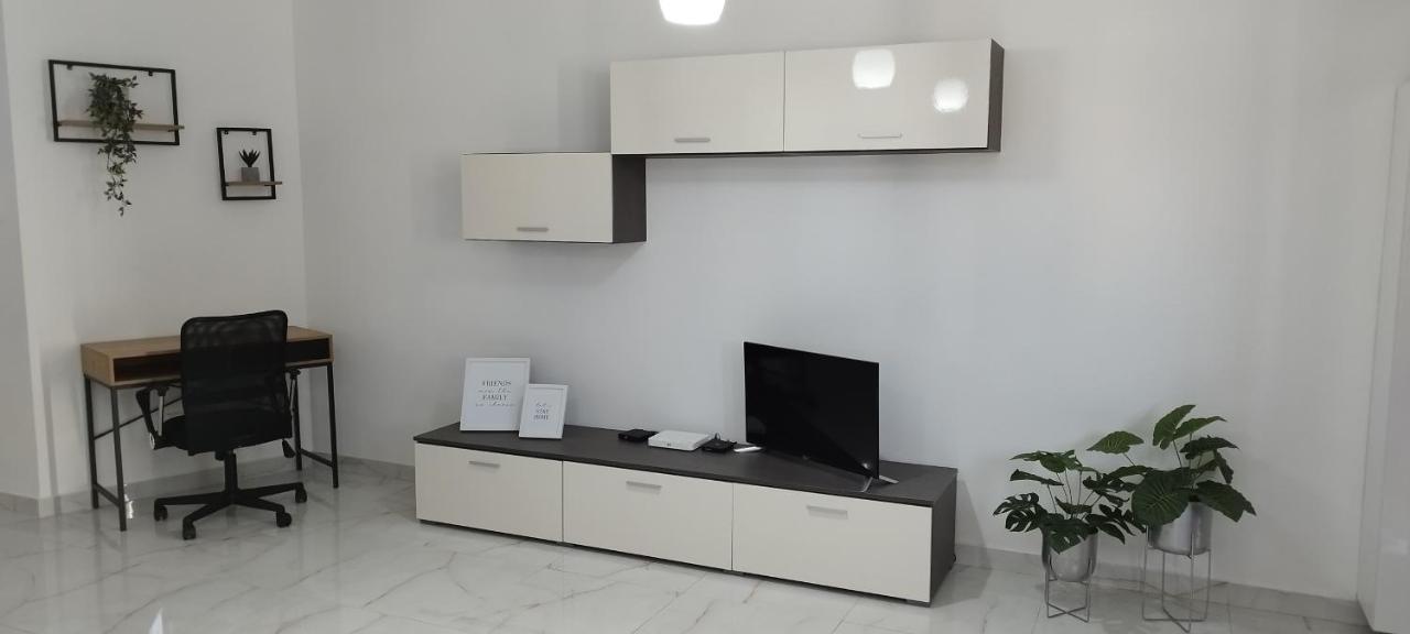 Large And Modern Apartment In The Centre Of Malta Mosta Exterior photo