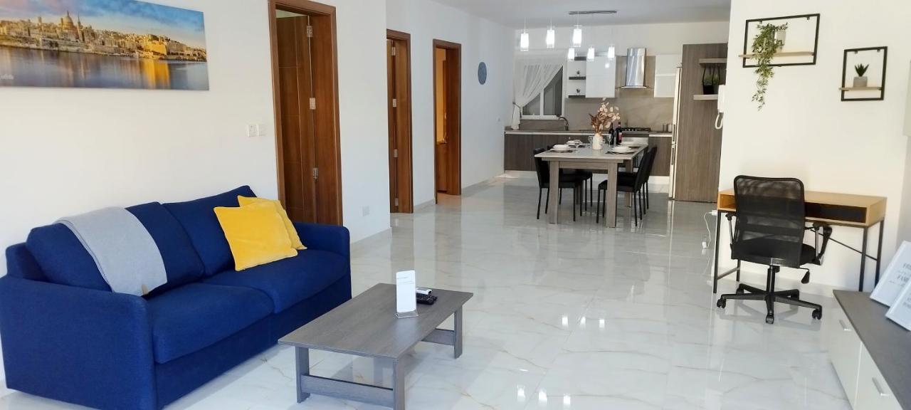 Large And Modern Apartment In The Centre Of Malta Mosta Exterior photo